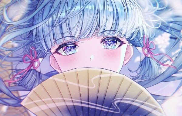 Девушка аниме с большими голубыми глазами