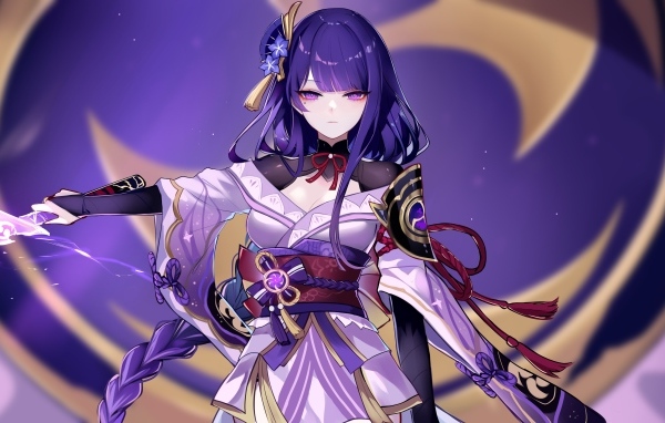 Девушка аниме с фиолетовыми волосами держит мечи