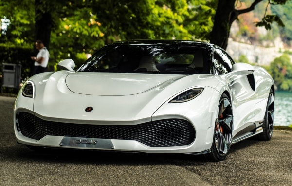 Белый автомобиль Deus Vayanne Concept 2022 года