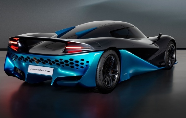 Быстрый автомобиль Viritech Apricale 2022 года вид сзади