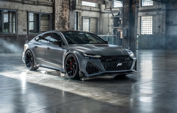 Автомобиль ABT RS7 Legacy Edition 2023 года в здании
