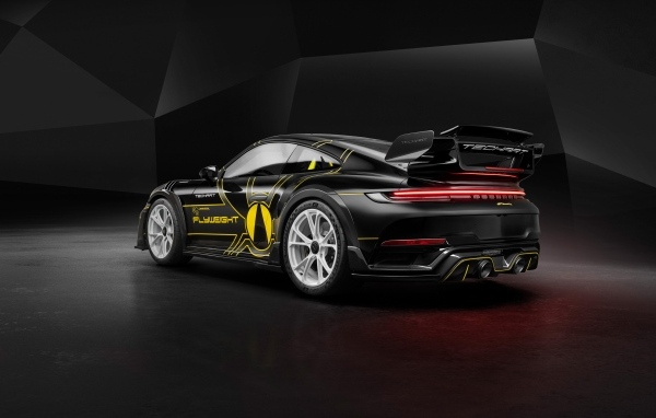 Быстрый автомобиль TechArt GTstreet R Flyweight 2023 года