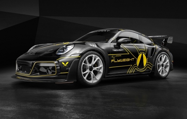 Вид спереди на автомобиль TechArt GTstreet R Flyweight 2023