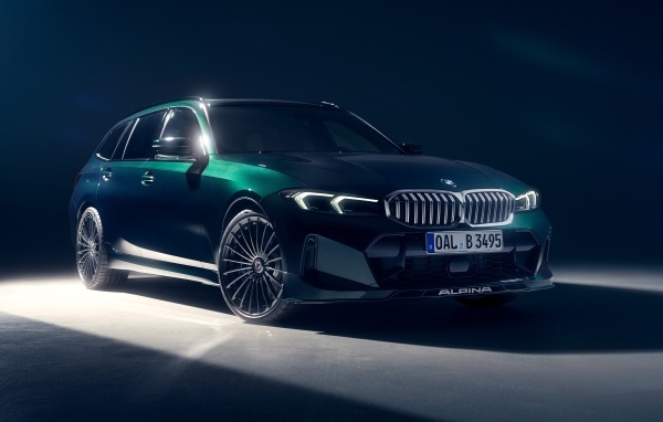 Зеленый автомобиль Alpina B3 Touring