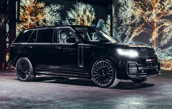 Большой черный Brabus 600 2023 года