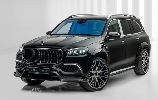 Черный автомобиль Mansory Mercedes-Maybach GLS 600
