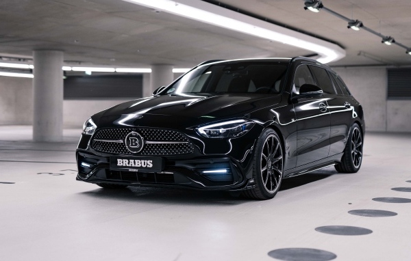 Черный стильный автомобиль  Brabus D30 Estate