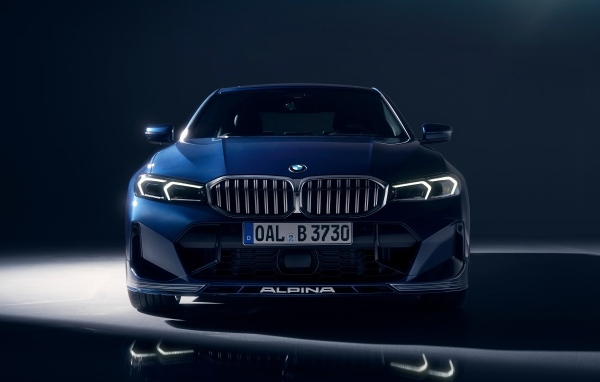 Синий автомобиль Alpina B3 Limousine