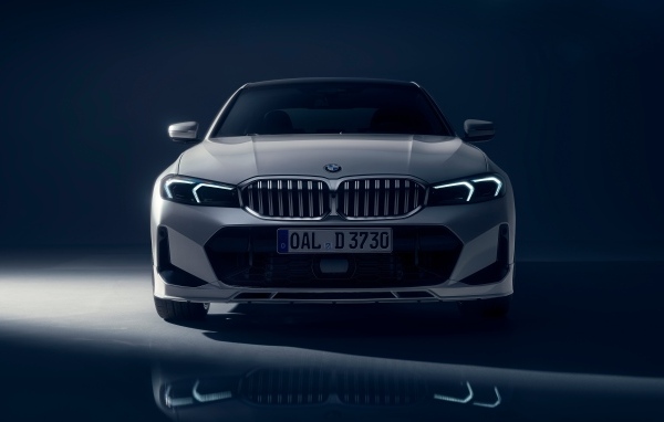 Автомобиль Alpina D3 S Limousine вид спереди
