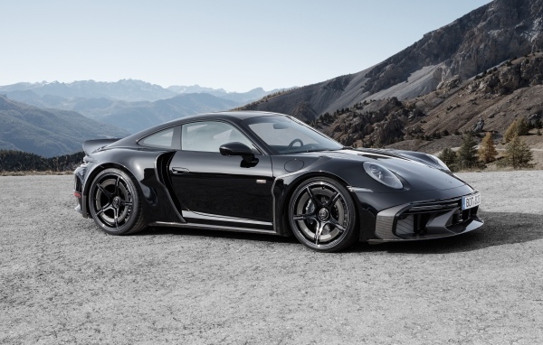 Дорогой черный автомобиль  Brabus 900 Rocket R