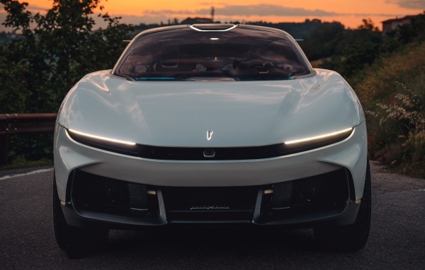 Вид спереди на автомобиль Pininfarina PURA Vision