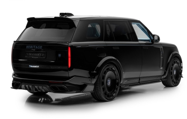 Вид сзади на черный внедорожник Mansory Range Rover SV LWB Heritage 2023 года