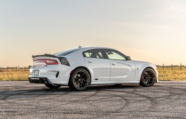 Вид сбоку на автомобиль Hennessey Charger H1000 Last Stand