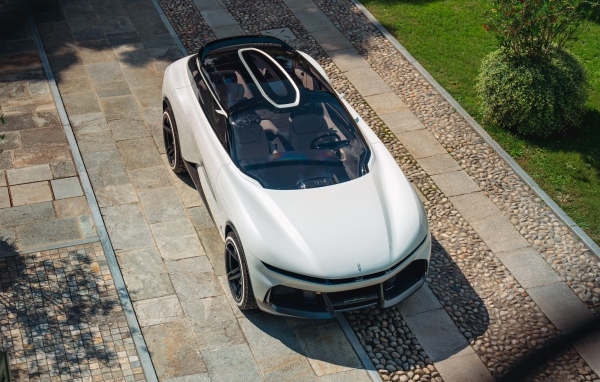 Вид сверху на автомобиль Pininfarina PURA Vision