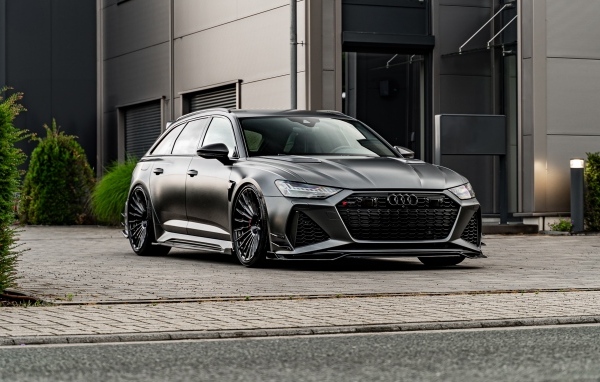 Черный автомобиль Audi RS6 C8 Tuning Prior Design