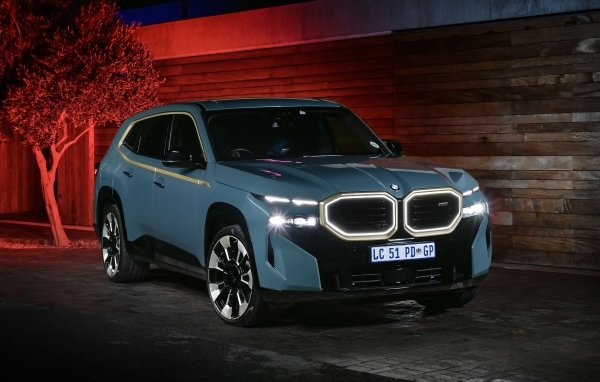 Внедорожник BMW XM 2023 года