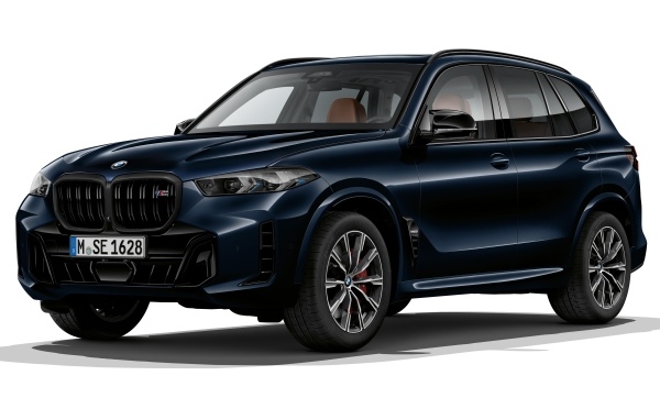 Черный автомобиль BMW X5 M60i Protection VR6 2023 года на белом фоне