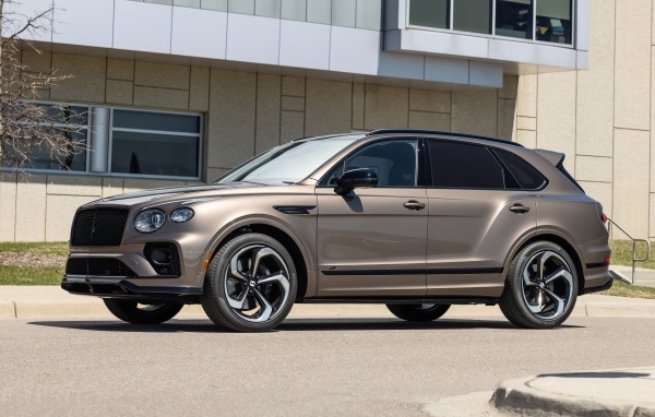 Автомобиль Bentley Bentayga S в городе