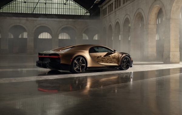 Быстрый автомобиль Bugatti Chiron в здании