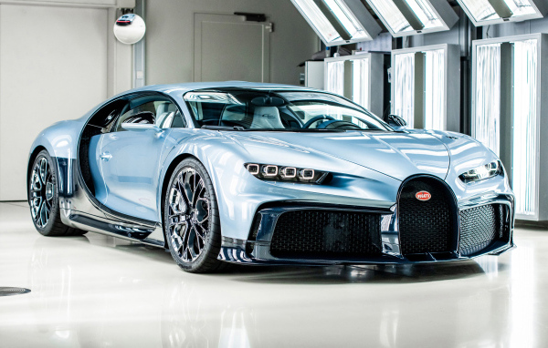 Быстрый дорогой автомобиль Bugatti Chiron
