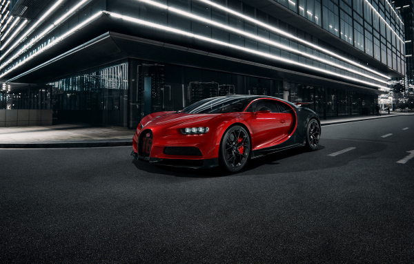 Красный Bugatti Chiron Sport
