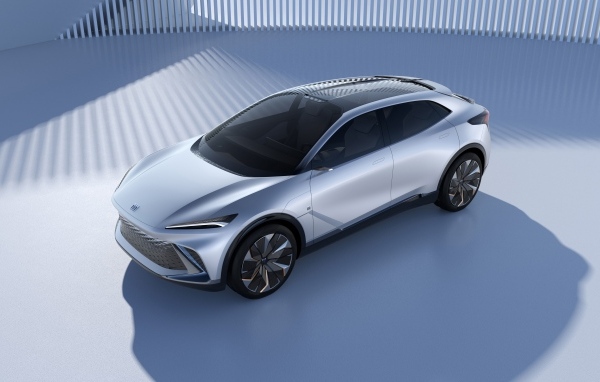 Серебристый автомобиль Buick Electra-X