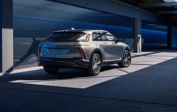 Кроссовер Cadillac Lyriq Tech 2023 года вид сзади