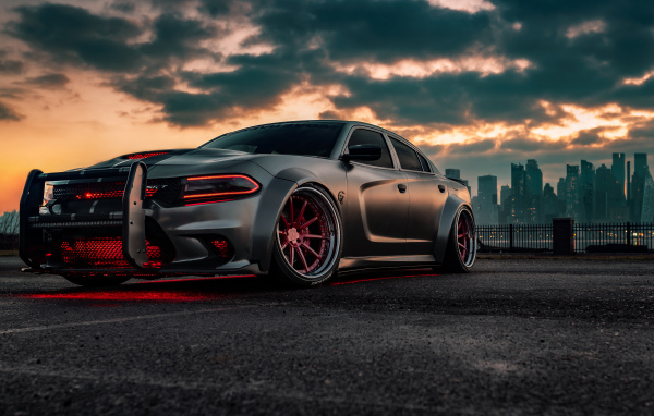 Автомобиль Dodge Charger Hellcat Enforcer  на фоне грозового неба