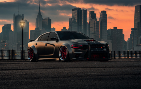 Стильный дорогой автомобиль Dodge Charger Hellcat Enforcer
