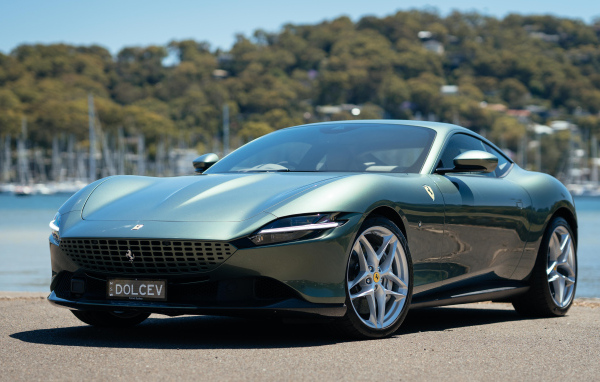 Автомобиль Ferrari Roma