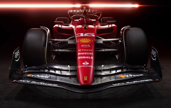 Автомобиль Ferrari SF-23 F1 2023  вид спереди