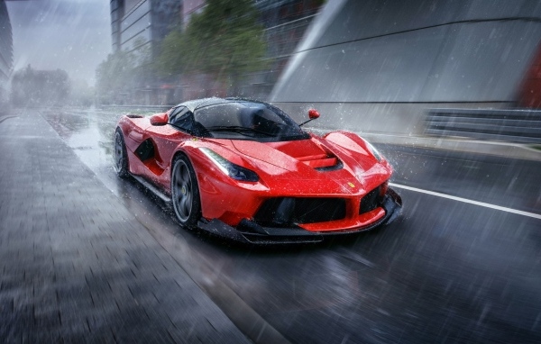 Красный LaFerrari под дождем