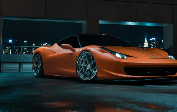 Стильный дорогой автомобиль Ferrari 458