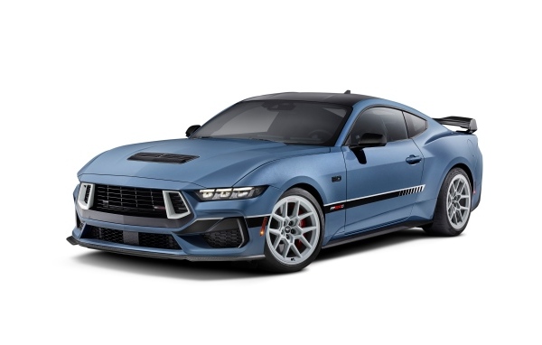 Автомобиль Ford Mustang FP800S на белом фоне