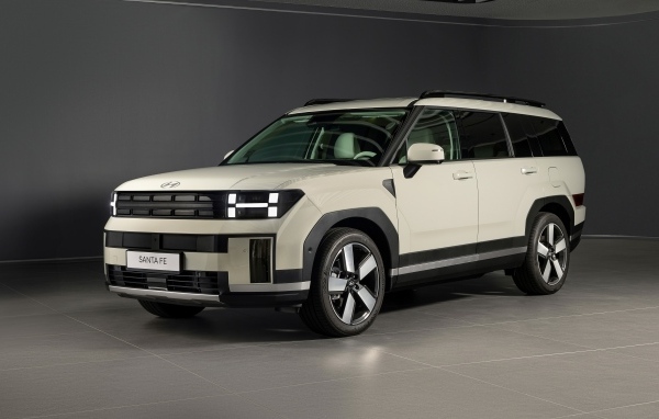 Большой внедорожник Hyundai Santa Fe Plug-In Hybrid