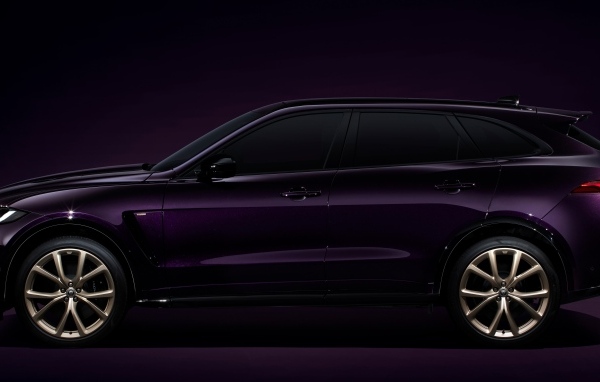 Автомобиль Jaguar F-Pace SVR
