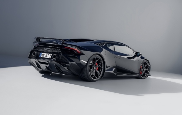 Автомобиль Lamborghini Huracán Tecnica 2023 года вид сзади