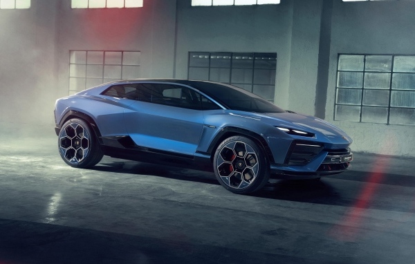 Синий автомобиль Lamborghini Lanzador Concept EV вид сбоку