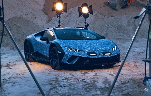 Быстрый дорогой автомобиль Lamborghini Huracán
