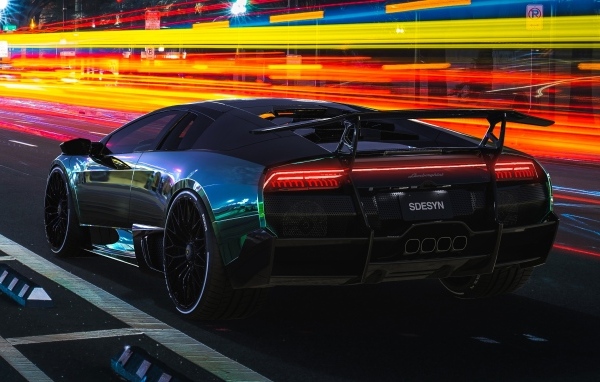 Спортивный автомобиль Lamborghini Murcielago Custom на трассе