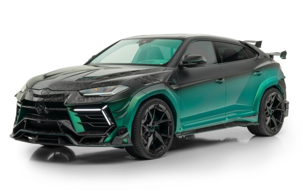 Автомобиль Lamborghini Urus Mansory Venatus S на белом фоне