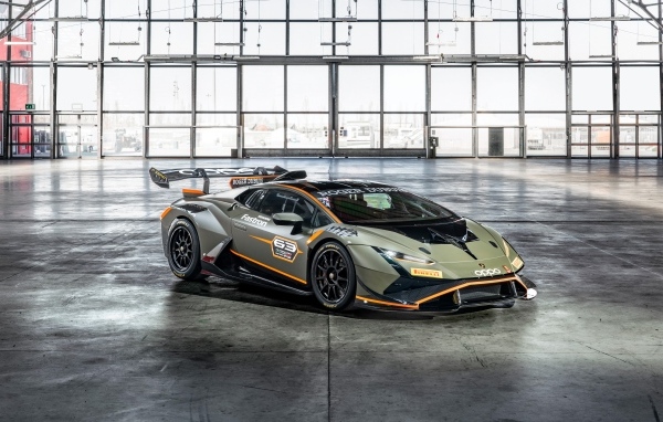 Презентация автомобиля Lamborghini Huracán Super Trofeo EVO2