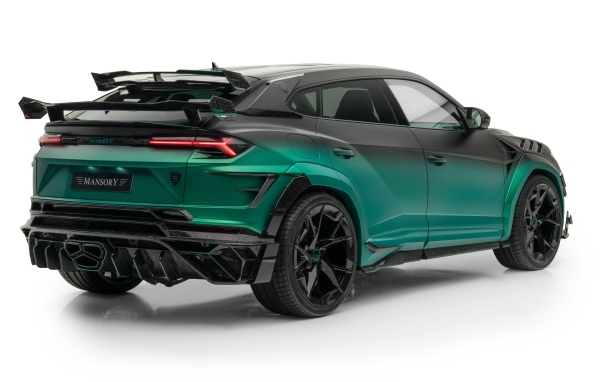 Вид сзади на автомобиль Lamborghini Urus Mansory Venatus S
