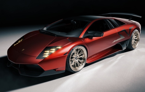 Красный быстрый автомобиль Lamborghini Murcielago