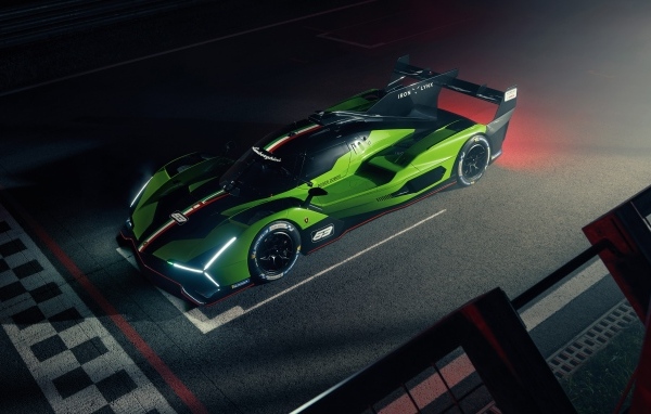 Вид сверху на автомобиль Lamborghini SC63 2023 года