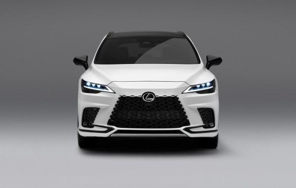 Вид спереди на автомобиль  Lexus RX 500h F SPORT