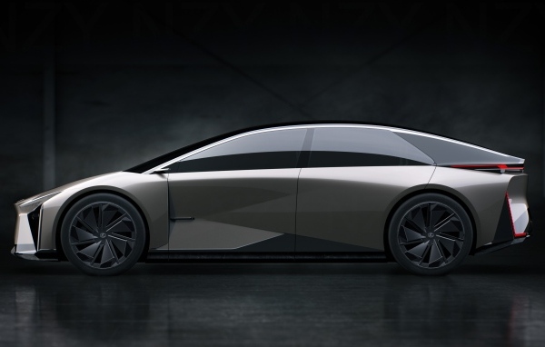 Вид сбоку на автомобиль Lexus LF-ZC