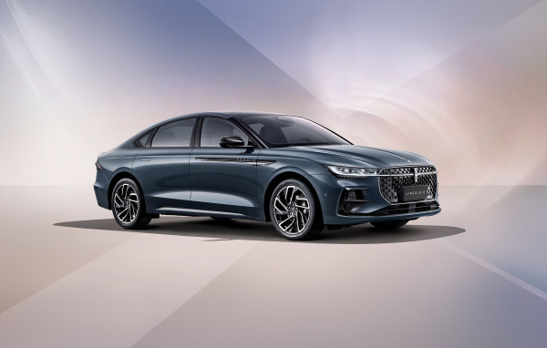 Стильный Lincoln Zephyr 100th Anniversary на презентации