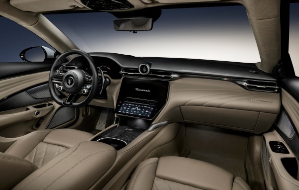 Кожаный салон автомобиля Maserati GranTurismo Modena 2023 года