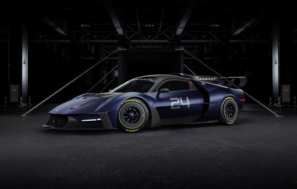 Быстрый спортивный автомобиль Maserati MCXtrema 2024 года